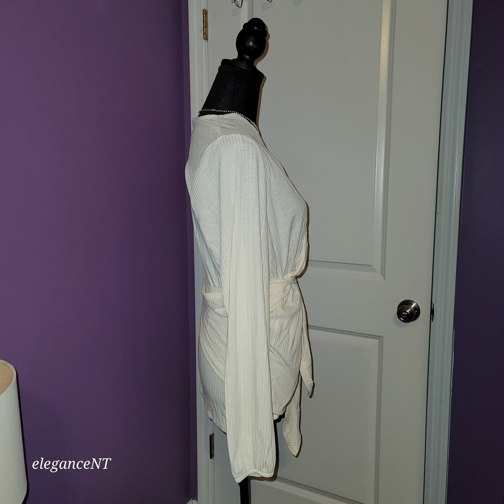 Lane Bryant Cream Wrap Blouse Sz: 14/16 - Picture 5 of 9